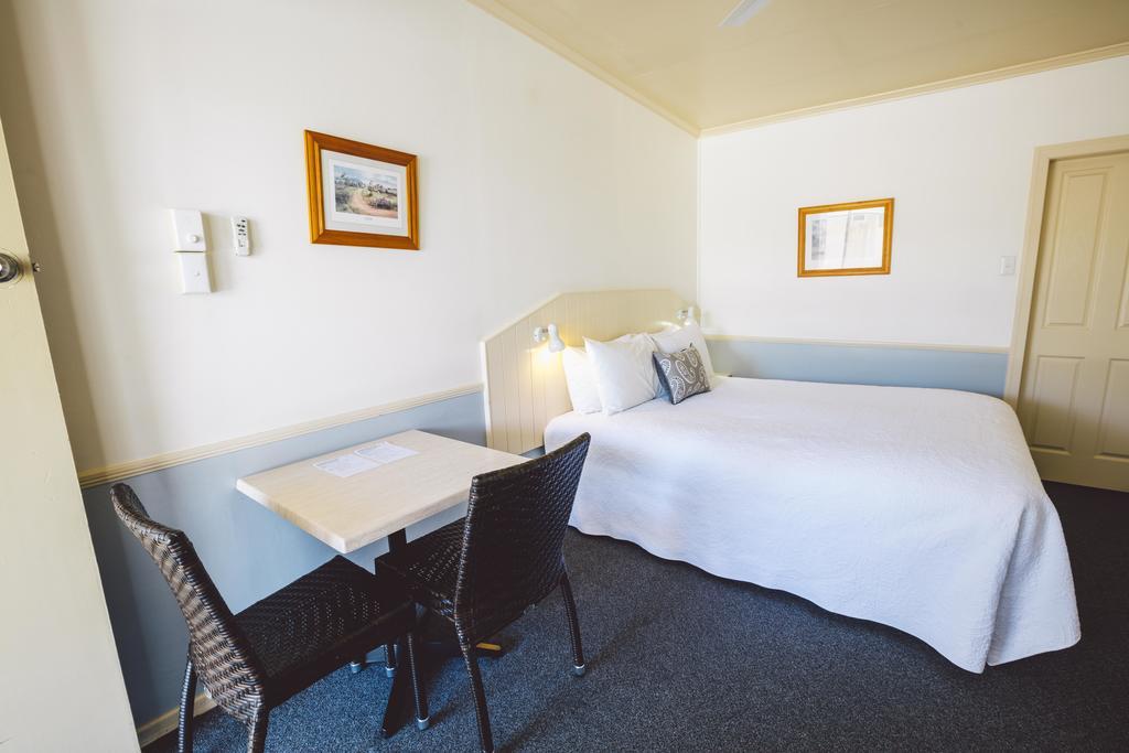Boulevard Motel Станторп Экстерьер фото