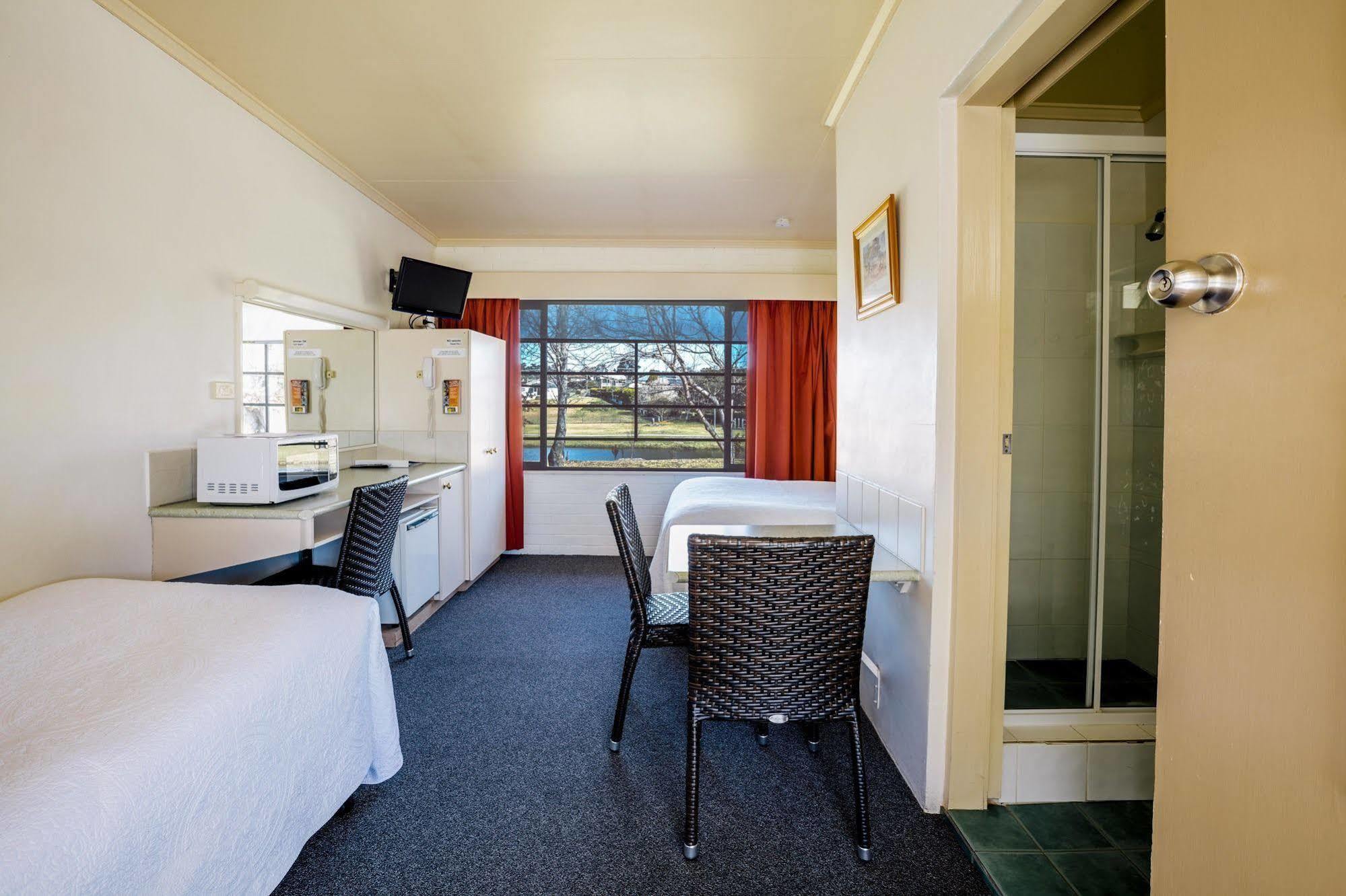 Boulevard Motel Станторп Экстерьер фото