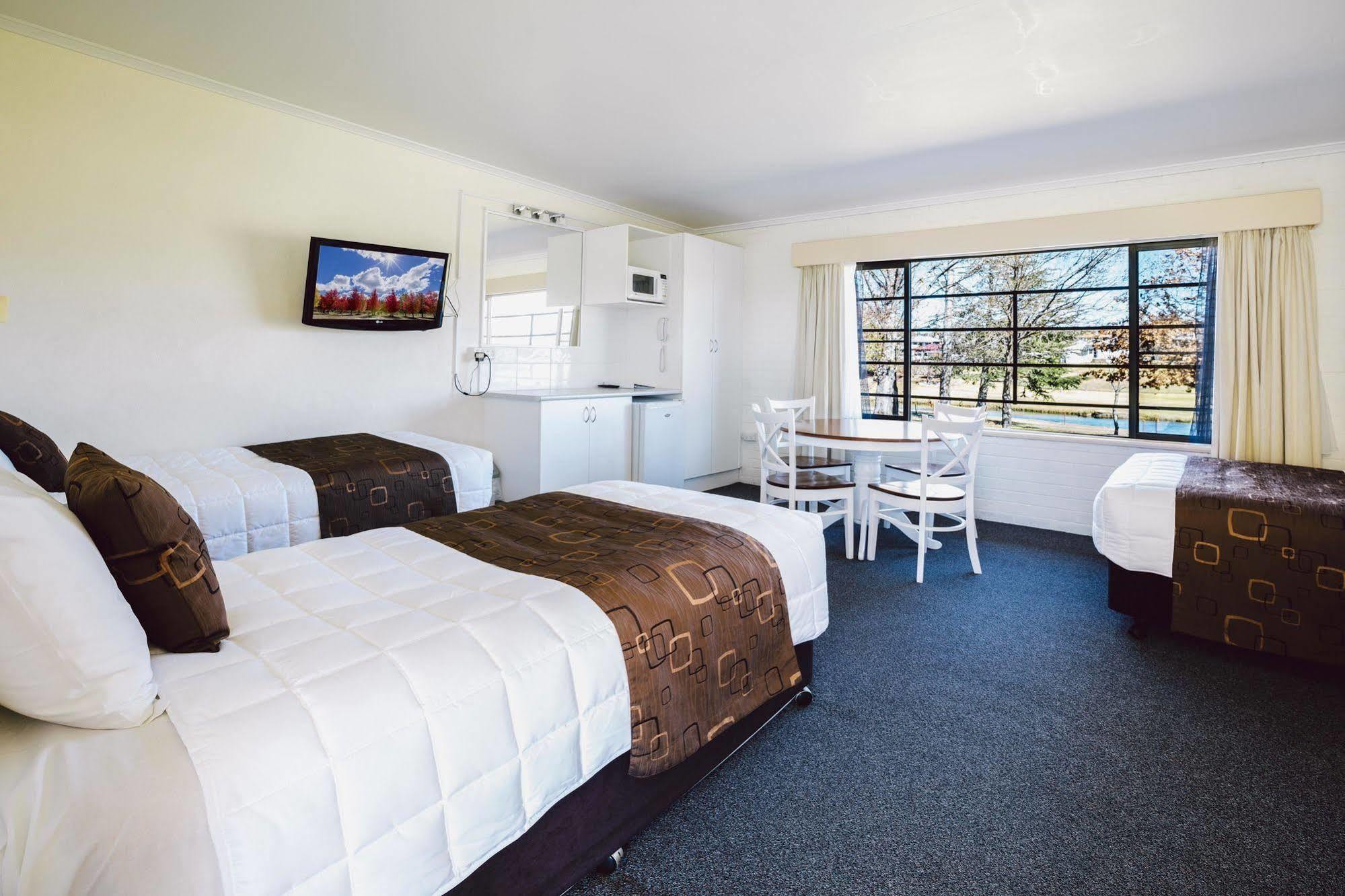 Boulevard Motel Станторп Экстерьер фото