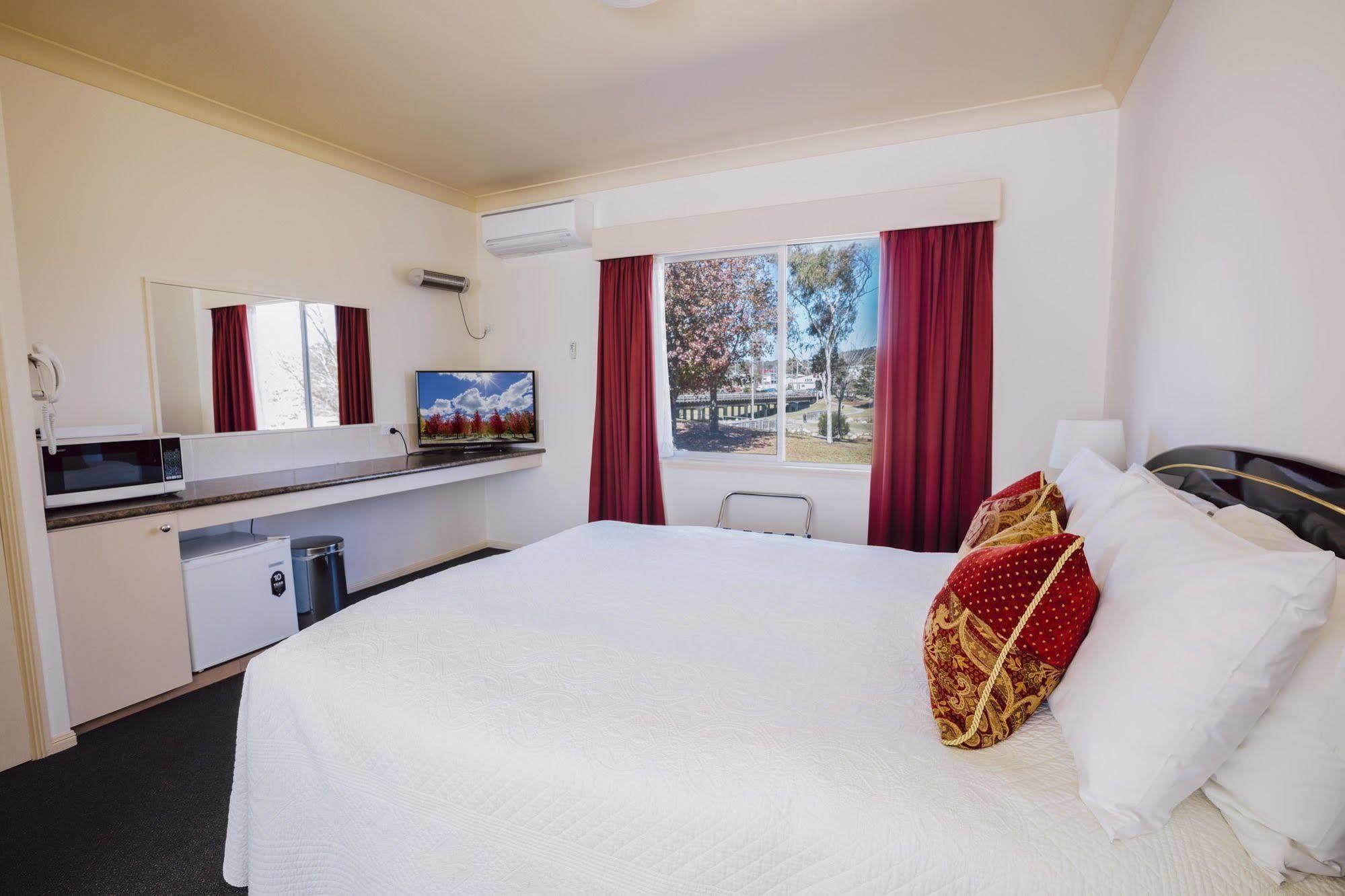 Boulevard Motel Станторп Экстерьер фото