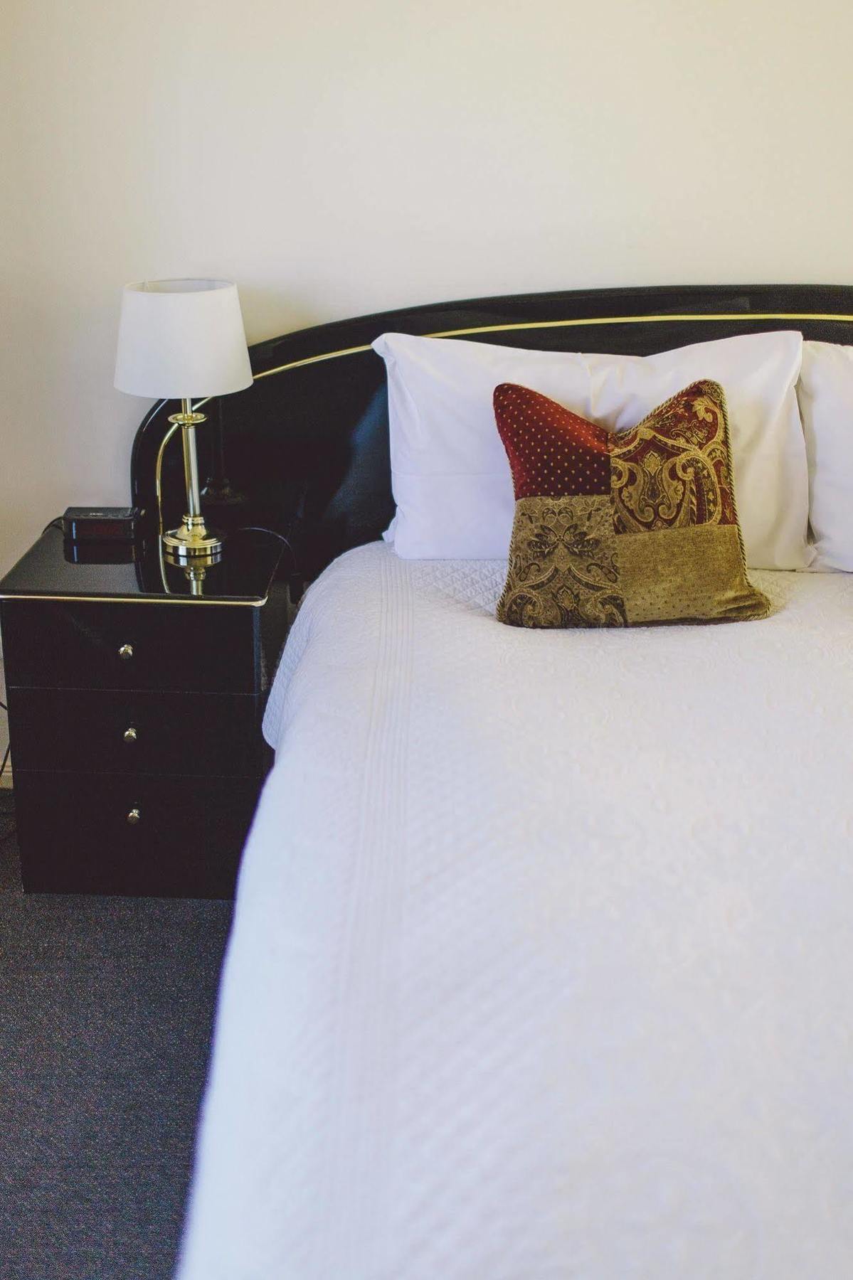 Boulevard Motel Станторп Экстерьер фото