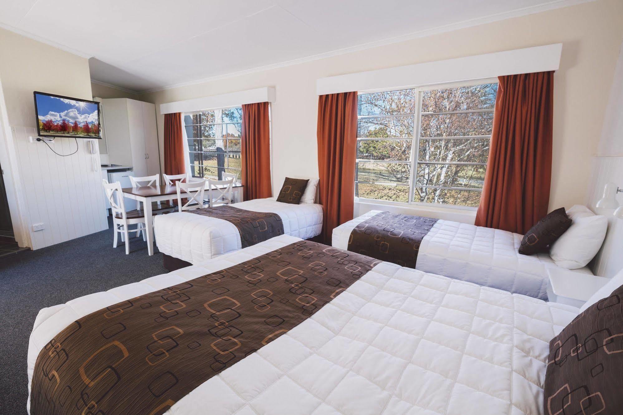 Boulevard Motel Станторп Экстерьер фото